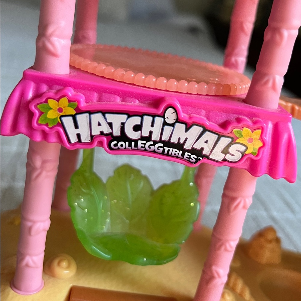Hatchimals CollEGGtibles Tropical Playset with working lights and music! - Picture 2 of 2